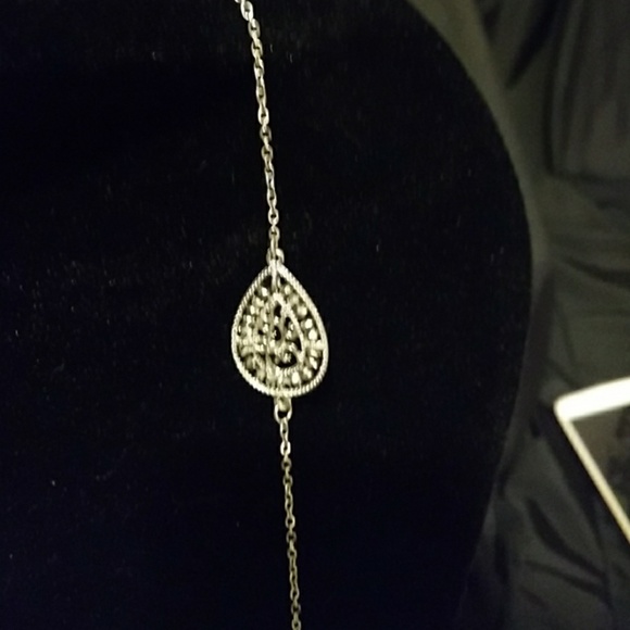 19" silver necklace w/ black crystal stones - Picture 4 of 4